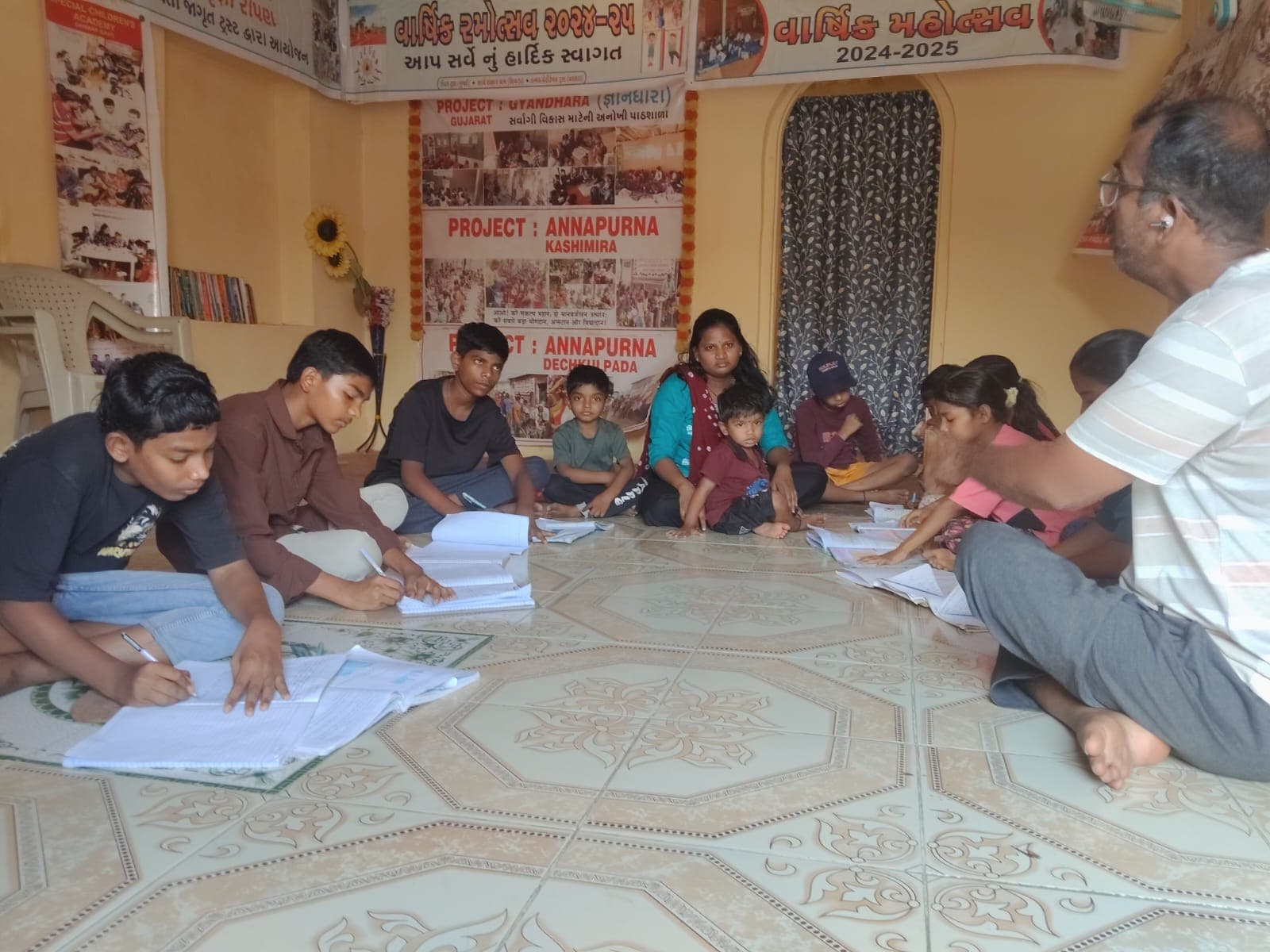Pitashree Nu Ghar: A father's home for every orphan child. Program location Songadh, Tapi, Gujarat. Photo — Manavta Jagrut Trust. — photo 2