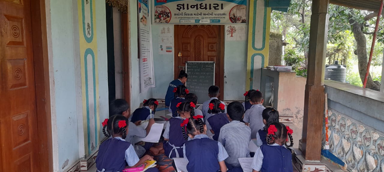 Gyandhara: Coaching village children to unlock university doors. Program location Songadh, Tapi, Gujarat. Photo — Manavta Jagrut Trust.